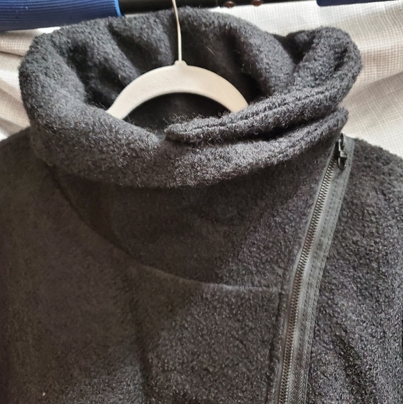 Bench Jacket - Picture 3 of 8